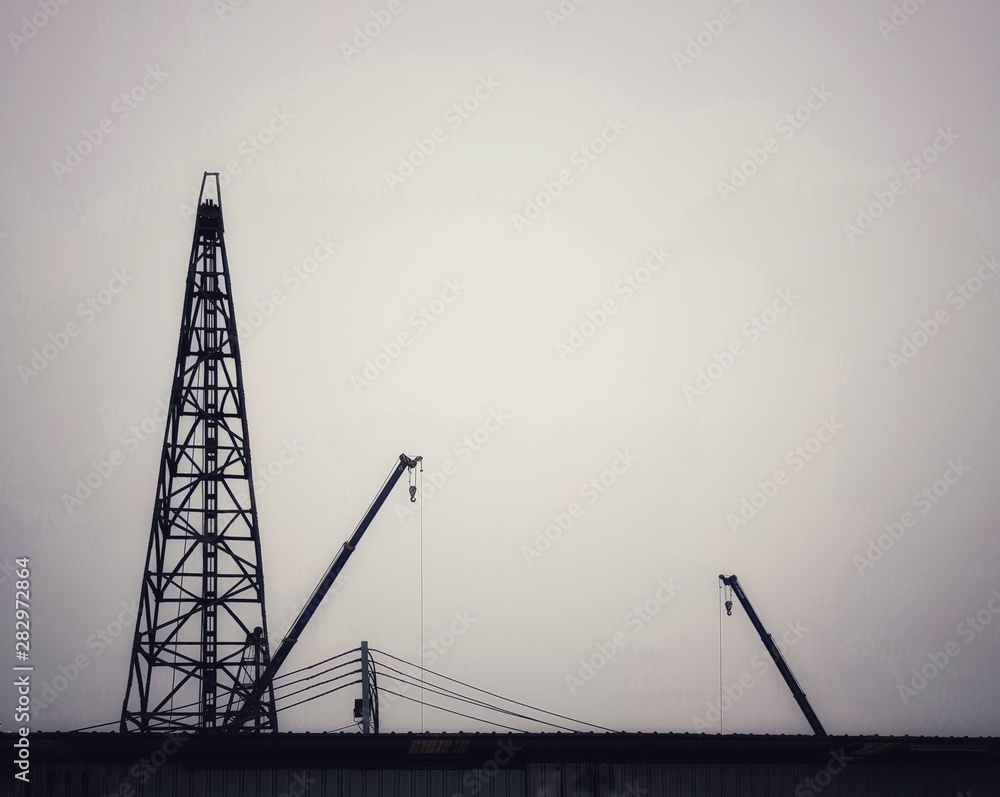 Obraz premium silhouette of crane