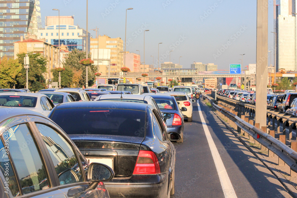 Obraz premium Traffic at sunset in Istanbul, Turkey