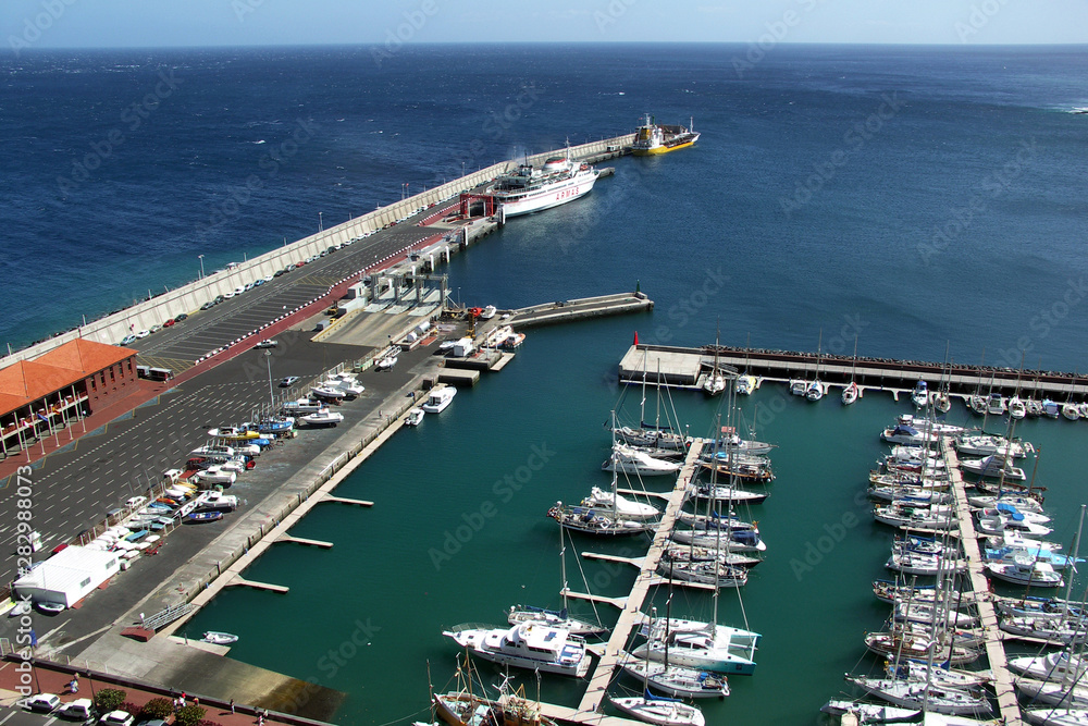 Obraz premium Der Hafen von San Sebastian de la Gomera, Kanarische Inseln