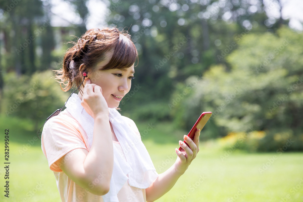 スポーツウェアの女性