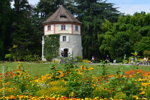 Gärtnerturm vor Schloss Mainau photo