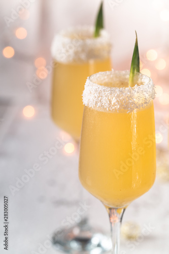 Cocktail Champagne Ananas et Noix de Coco pour faire la Fête à Noël et au Nouvel An
