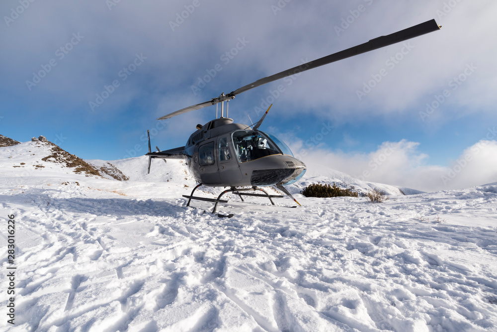 Obraz premium Helicopter on the snow
