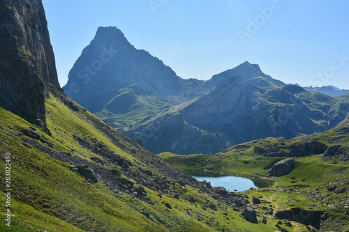 Fototapeta Naklejka Na Ścianę i Meble -  Pirineo francés - Midi - lagos