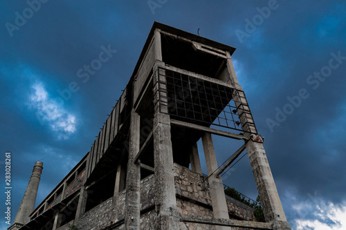 Urban exploration in an abandoned cement factory © Maurizio Sartoretto