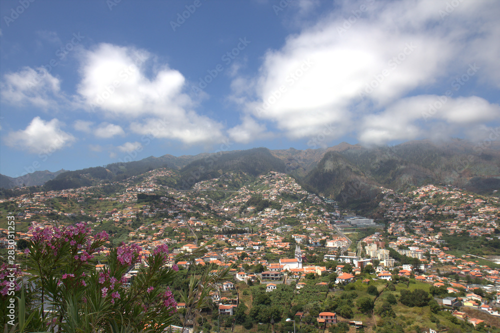 Miradouro Pico dos Barcelos - Madeira - Portugal
