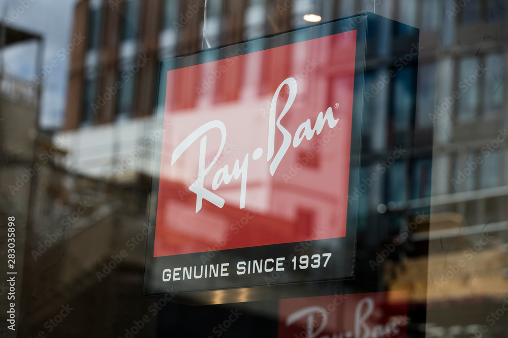 LONDON, UK - JULY 31th 2018: Ray-ban sunglasses branding in a shop front on Oxford  Street in central London. Stock Photo | Adobe Stock