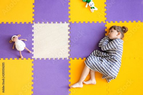 Little girl with autistic d...