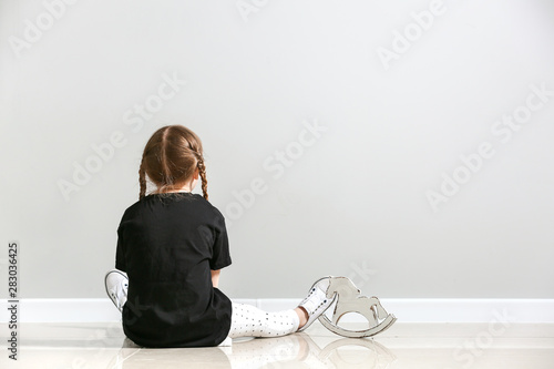 Little girl with autistic d...
