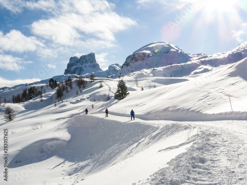 Billede på lærred Traumhafte Skipiste im Gebiet des 2150m hohen Falzarego Passes unweit von Cortin