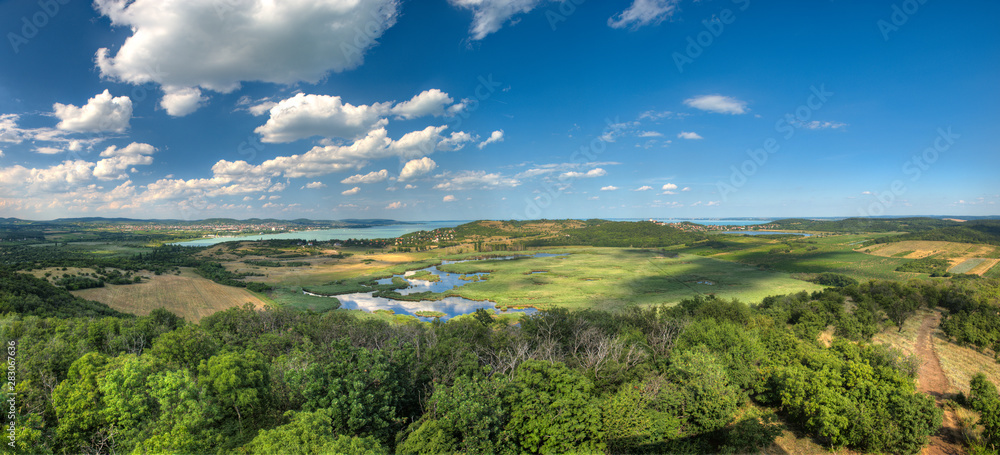 Die Landschaft auf Tihany, einer Halbinsel im Plattensee, Ungarn