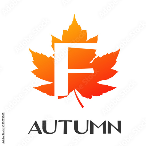 Logotipo con texto Autumn con letra F en espacio negativo sobre hoja en color naranja