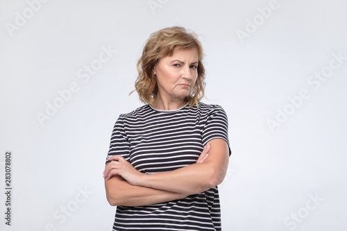 Canvas-taulu Mother is confused with her child choice