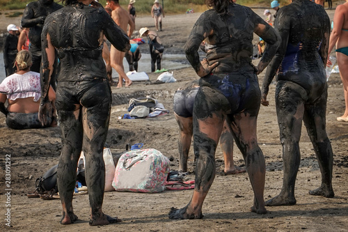 Old girls take mud baths to improve the condition of the skin and strengthen the immune system