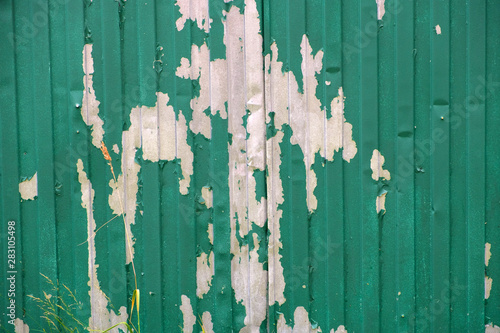 peeling fence from profile
