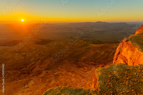Obraz na płótnie Sunrise view of Makhtesh (crater) Ramon w salonie