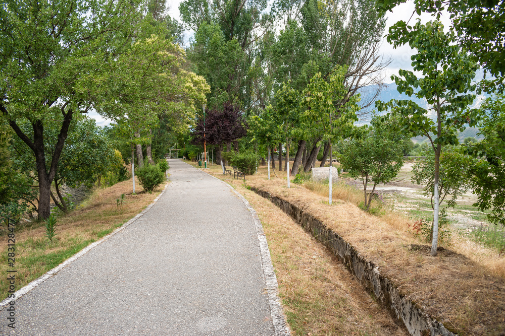 Narrow Alley passing along Viroi lake