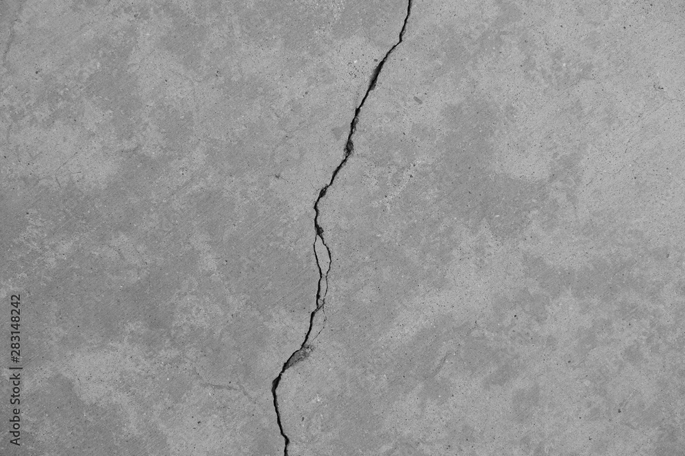 Obraz premium Crack on a concrete surface in Los Angeles for interior design.