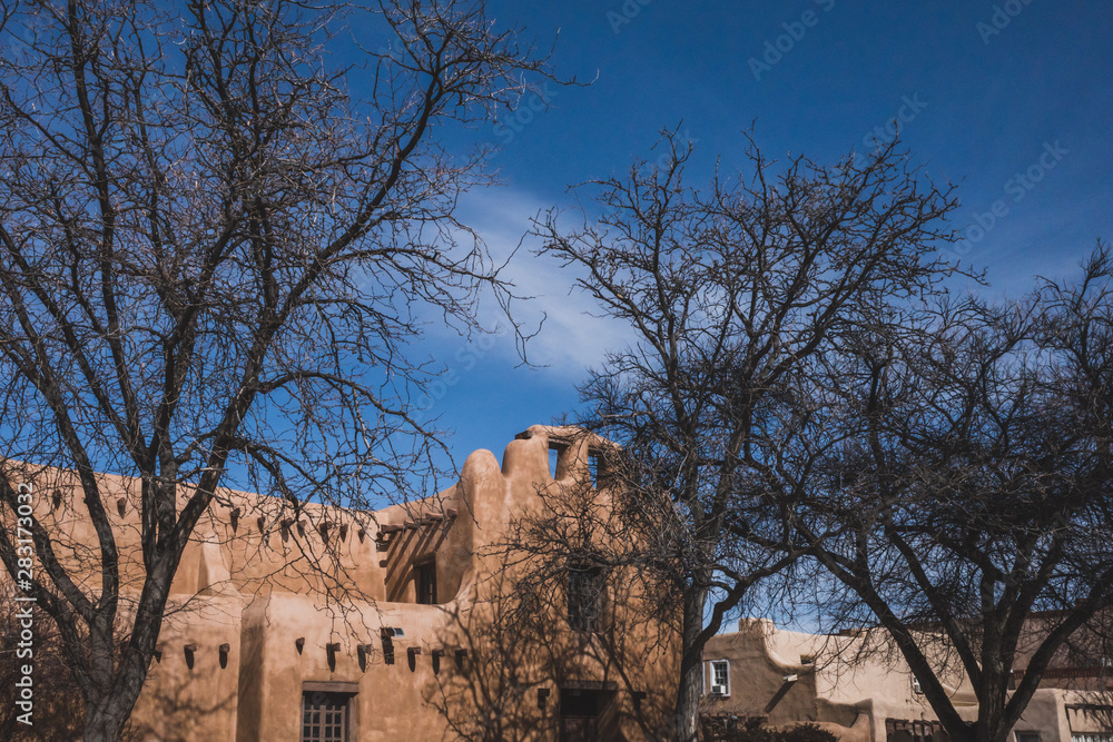 Fototapeta premium Pueblo style architecture in Santa Fe, NM, USA