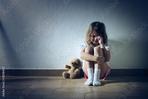 Foto Sad Child Girl Crying