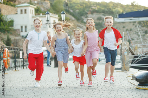 Fototapeta Naklejka Na Ścianę i Meble -  Fashionable children by the sea. Children's fashion. 