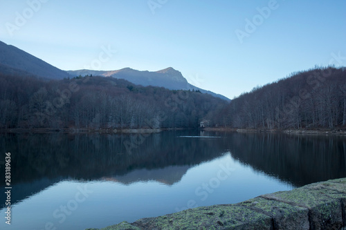 Fototapeta Naklejka Na Ścianę i Meble -  Lake and relax in the mountains