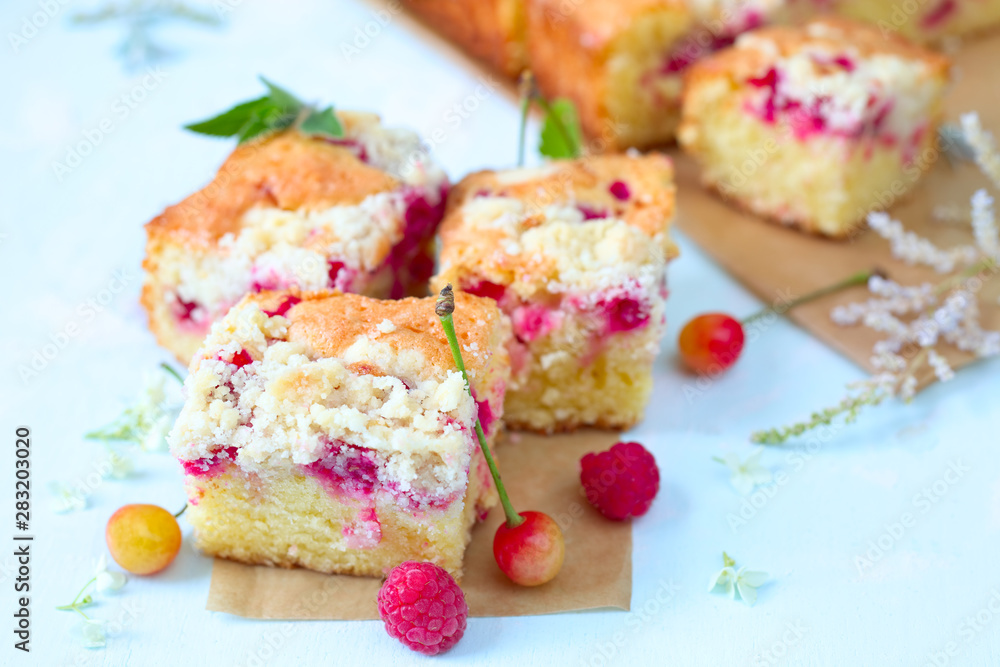 Streuselkuchen mit Beeren Streuselkuchen mit Beeren