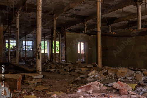 Valokuva Workshop interior of an abandoned collapsing factory