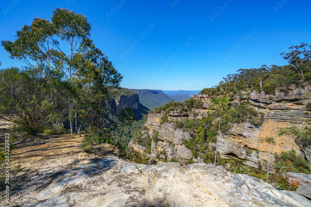 hiking to norths lookout, blue mountains national park, australia 1