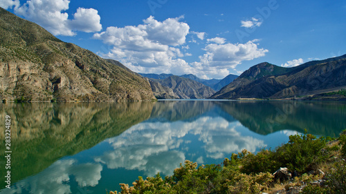 Fototapeta Naklejka Na Ścianę i Meble -  Erzurum, Tortum lake, cliff mountains and cloud reflection in water
