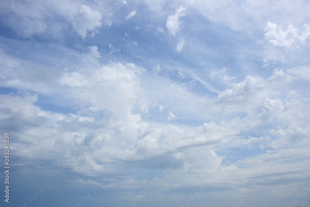 Schleierwolken vor blauen Himmel - Hintergrund Schleierwolken vor blauen Himmel - Hintergrund