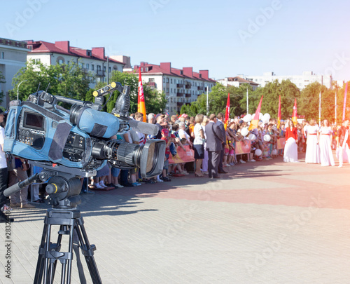 Konstfotografi Camera against the background of a crowd of people in the city, journalism and n