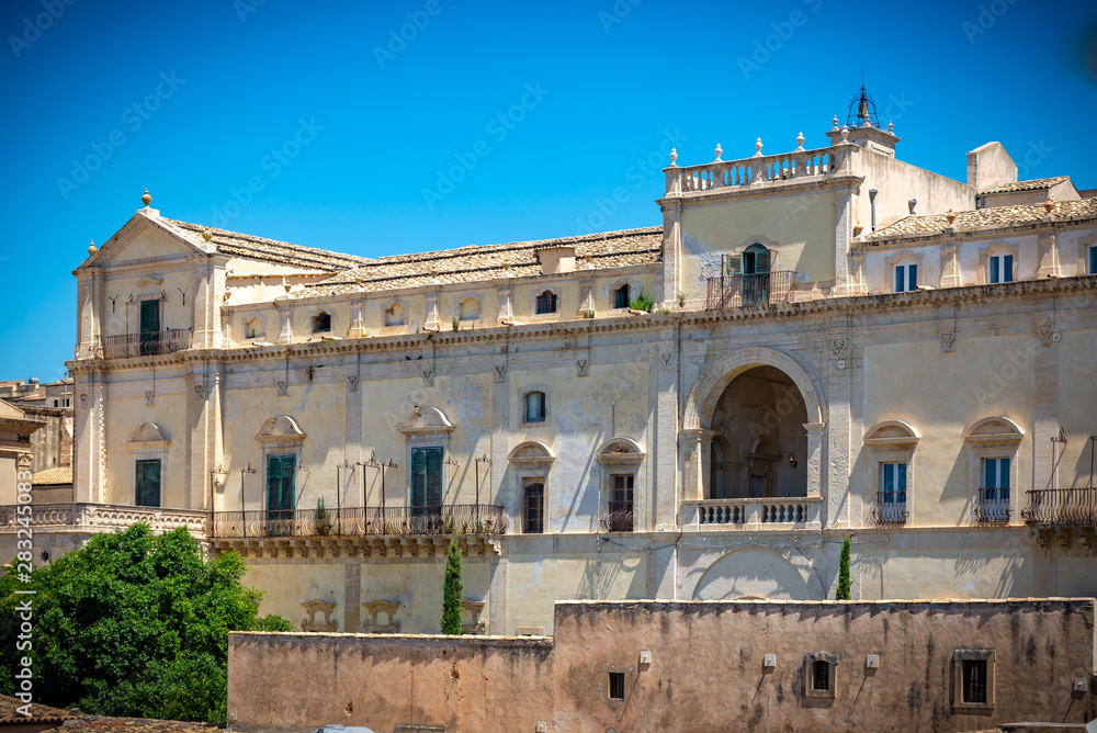 Panorámica de la ciudad barroca de Noto del siglo XVII en la costa este de Sicilia.