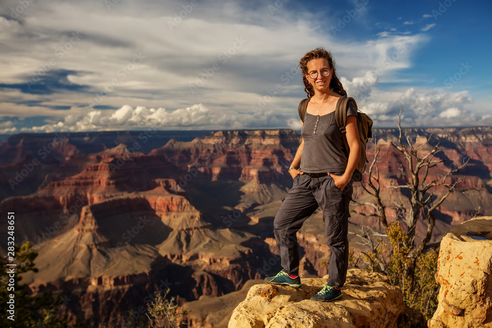Naklejka premium A hiker in the Grand Canyon National Park, South Rim, Arizona, USA.