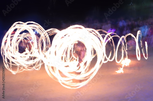 фотографія Night fireshow in long exposure
