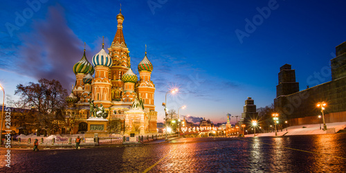 Canvas Print Moscow, Russia: Saint Basil's Cathedral at the Red Square at dawn
