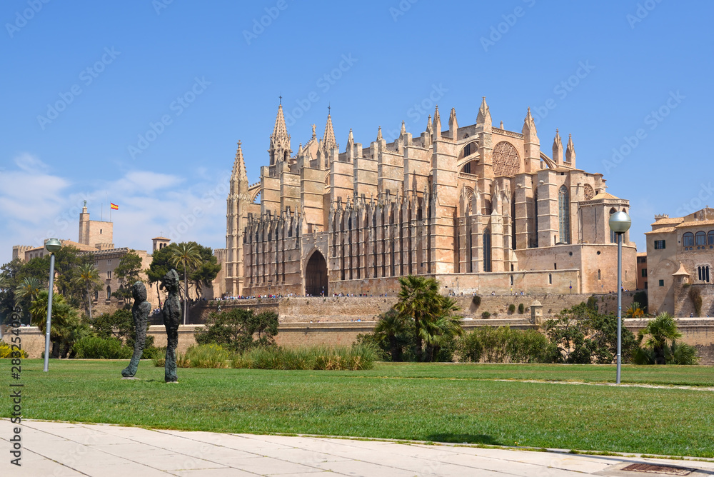 La Seu, the gothic cathedral de Santa María de Palma de Mallorca on the Island of Mallorca, Balearic Islands, Spain.