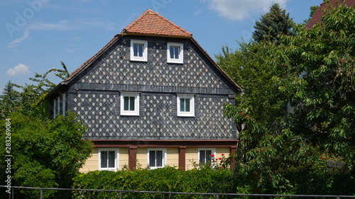 Typical architectural style called "Umgebindehaus" © Simone