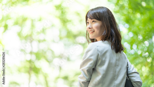 portrait of asian businesswoman walking in sidewalk