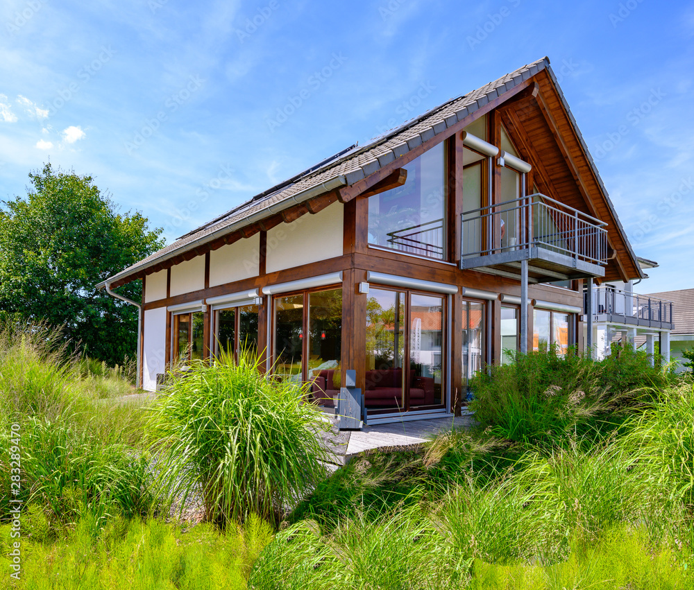 Einfamilienhaus mit Holzfassade Einfamilienhaus mit Holzfassade