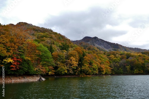 《十二湖の紅葉》青森県深浦町