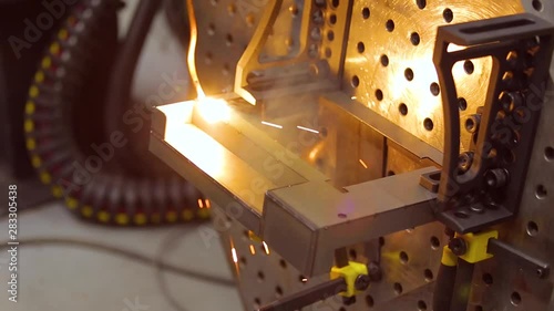 Process of laser welding of metal using laser thermal hardening