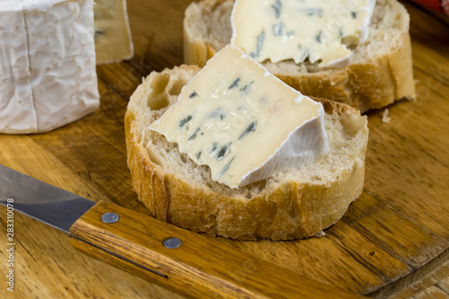 fromage bleu et pain