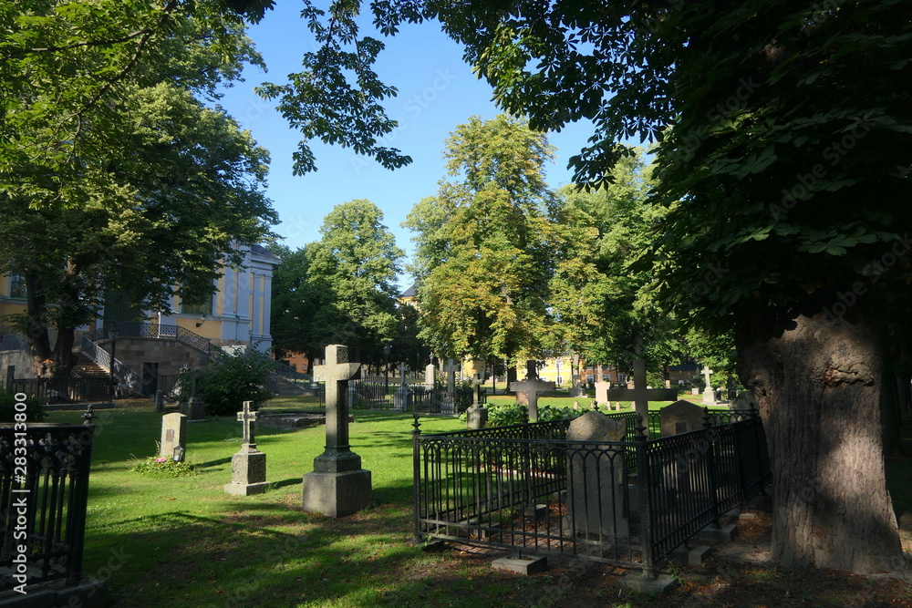 Friedhof mit Grabsteinen