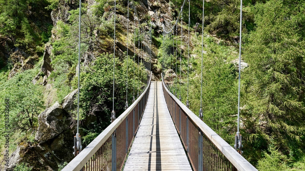Hängebrücke am Meraner Höhenweg Hängebrücke am Meraner Höhenweg