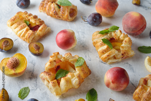 Puff pastry pies with fruit