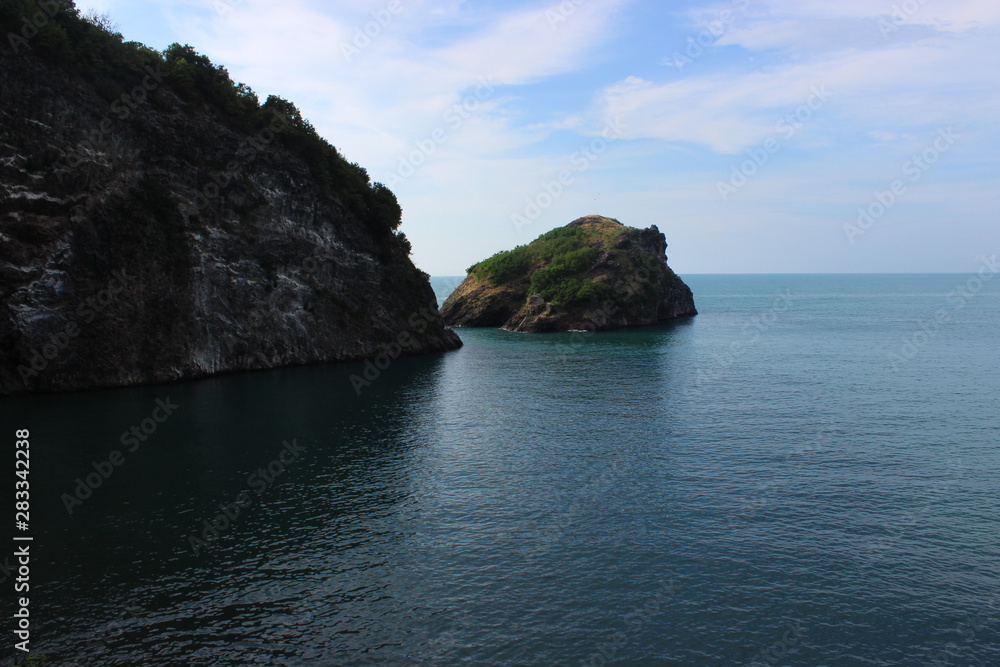 Naklejka premium rock in the sea