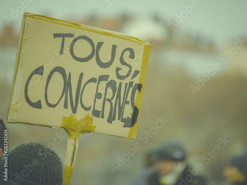 Slogan lors d'une manifestation des gilets jaunes. photo