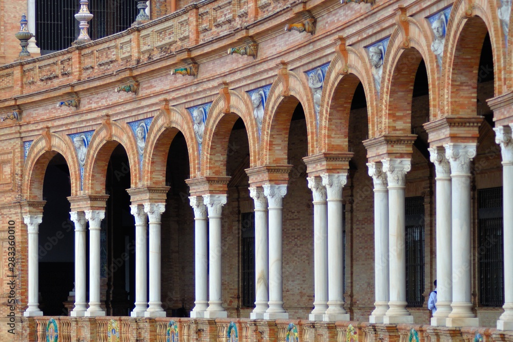Arcos y portales de la Plaza de España de Sevilla