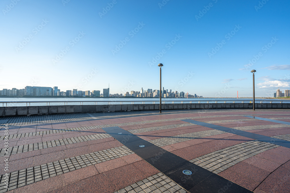 Fototapeta premium empty floor with city skyline